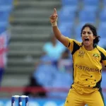 Lisa Sthalekar believes that India will at least make it to the semi-finals of the women's T20 World Cup.